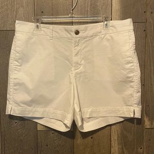 Old Navy Everyday Women Shorts. White. Size 12.